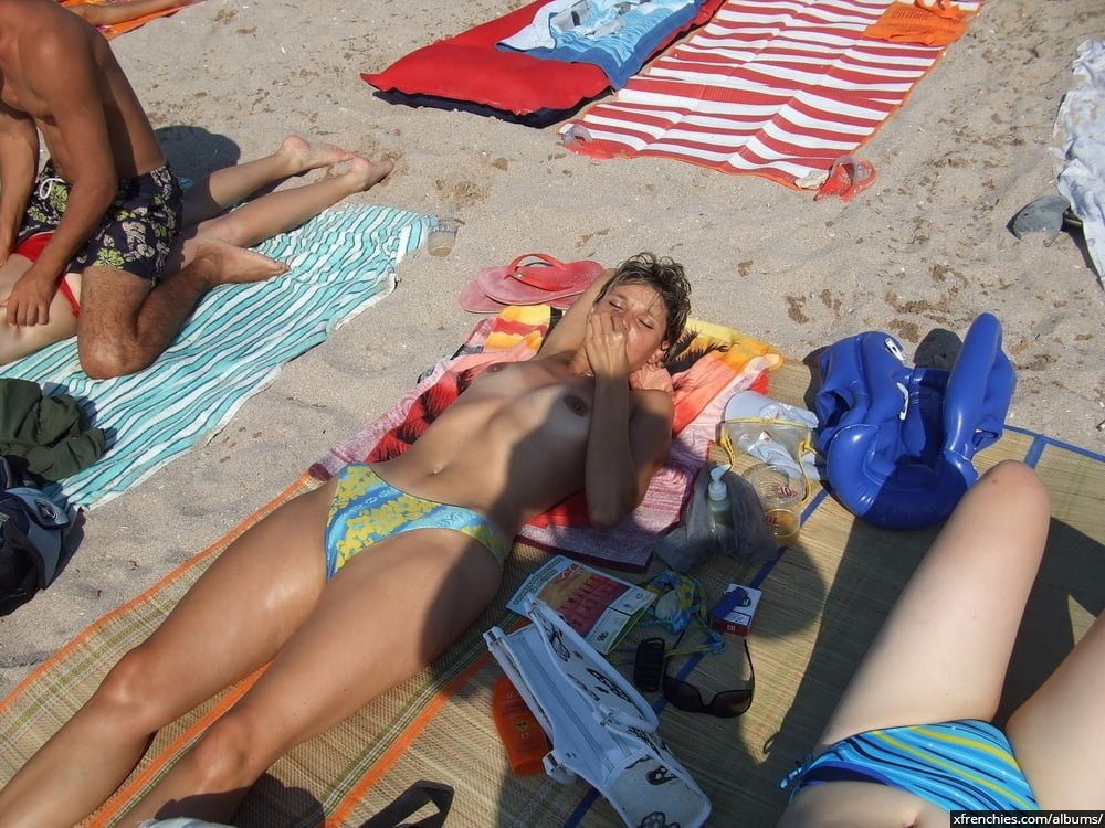 Voyeur fetish naked girl at the beach, public sex n°73