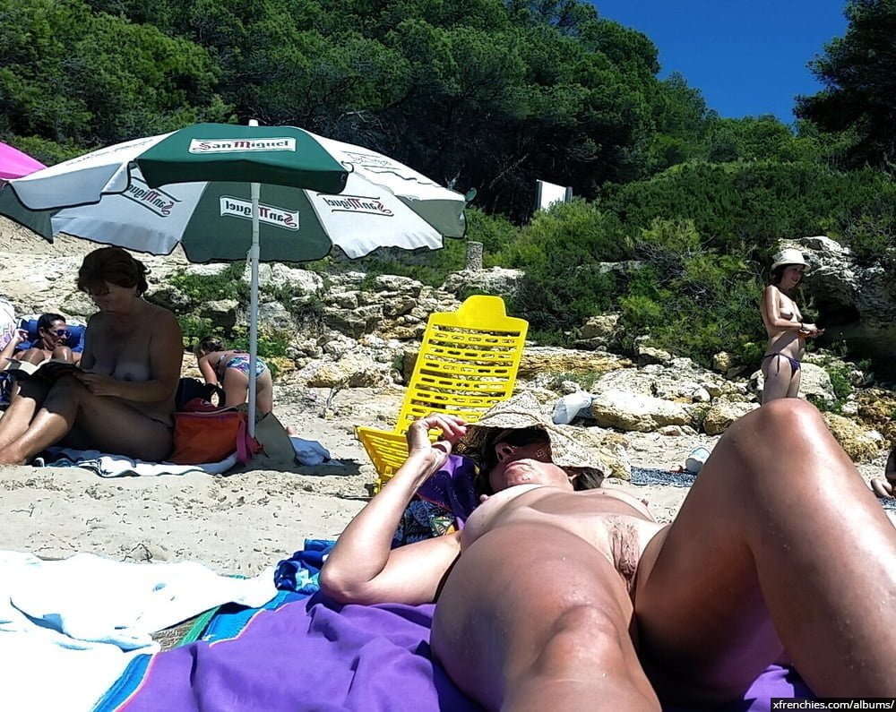 Voyeur fetish naked girl at the beach, public sex n°79