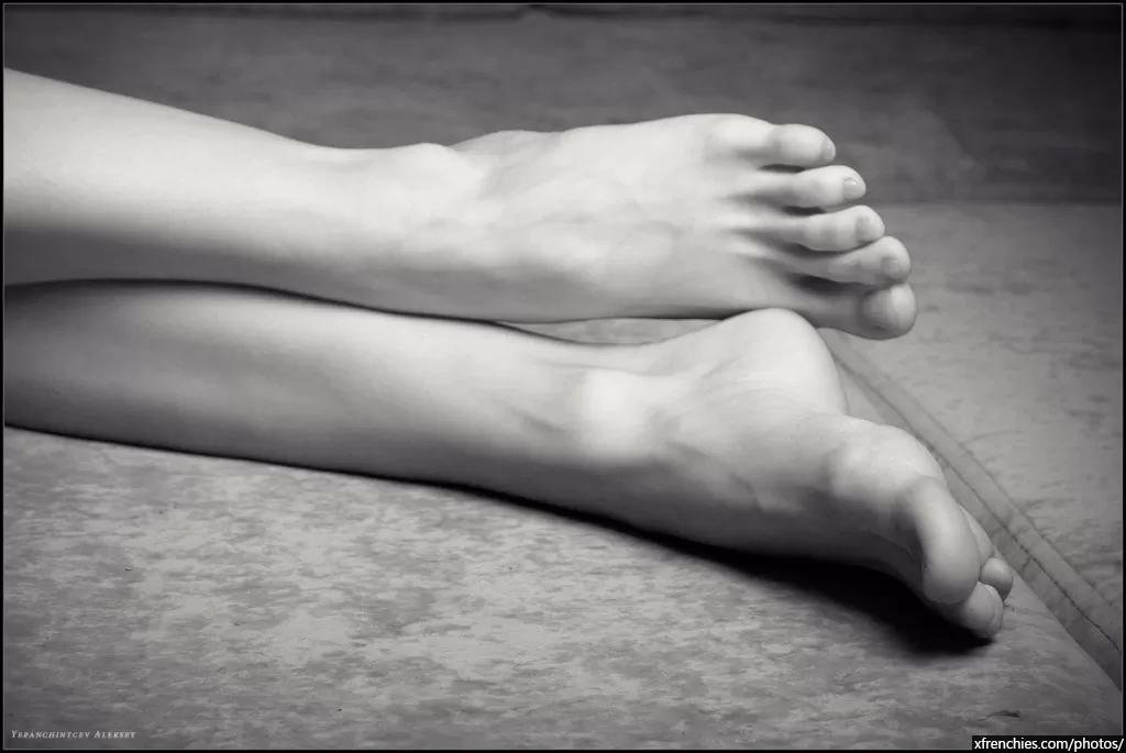 Sexy feet with heels and sexy tights n°7