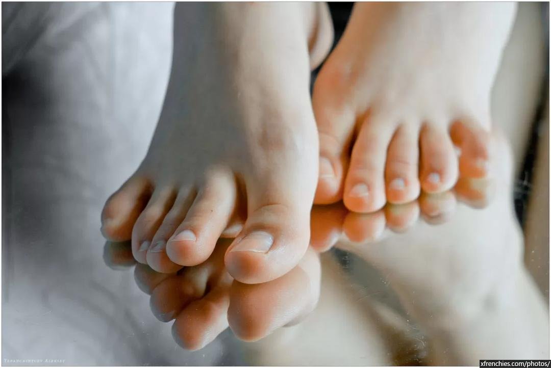 Sexy feet with heels and sexy tights n°20