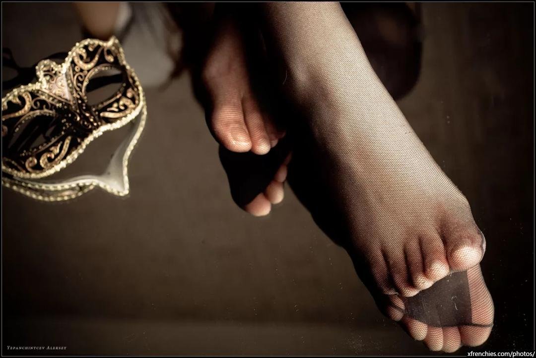 Sexy feet with heels and sexy tights n°23