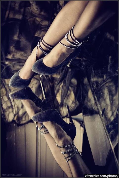 Sexy feet with heels and sexy tights n°34