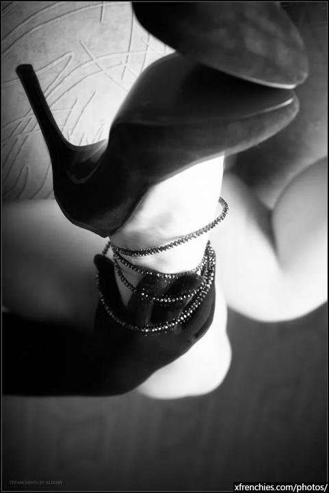 Sexy feet with heels and sexy tights n°41