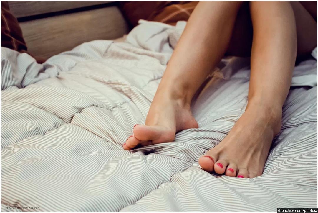 Sexy feet with heels and sexy tights n°54