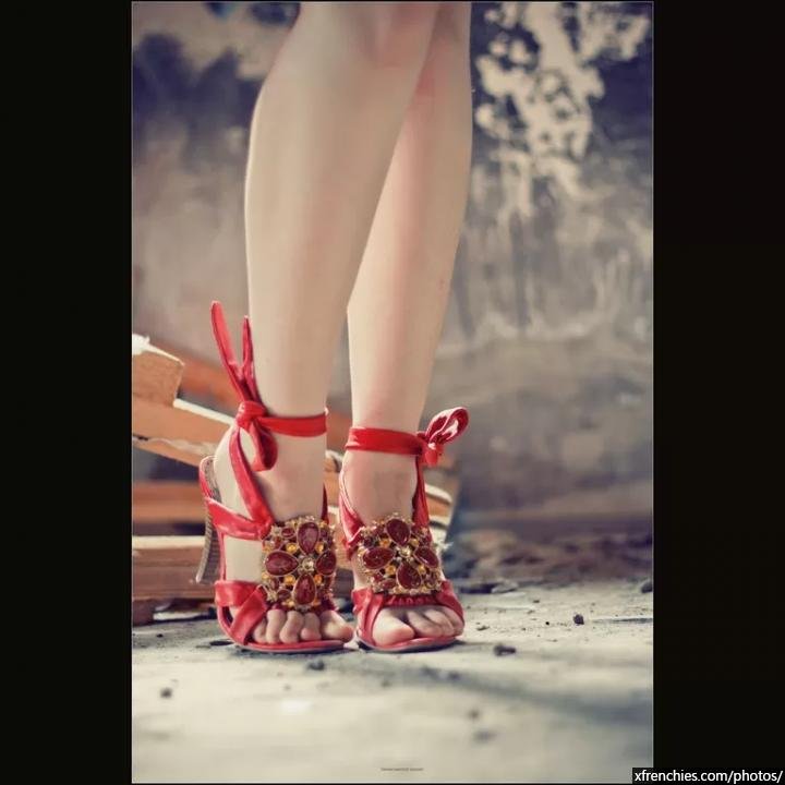 Sexy feet with heels and sexy tights n°60