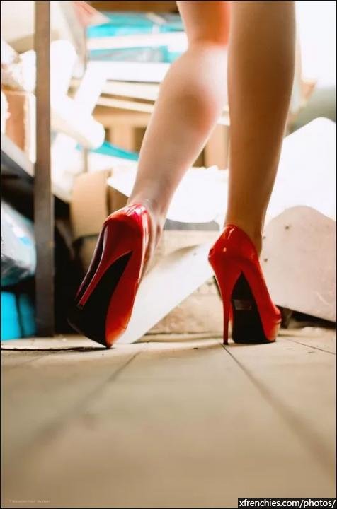 Sexy feet with heels and sexy tights n°65