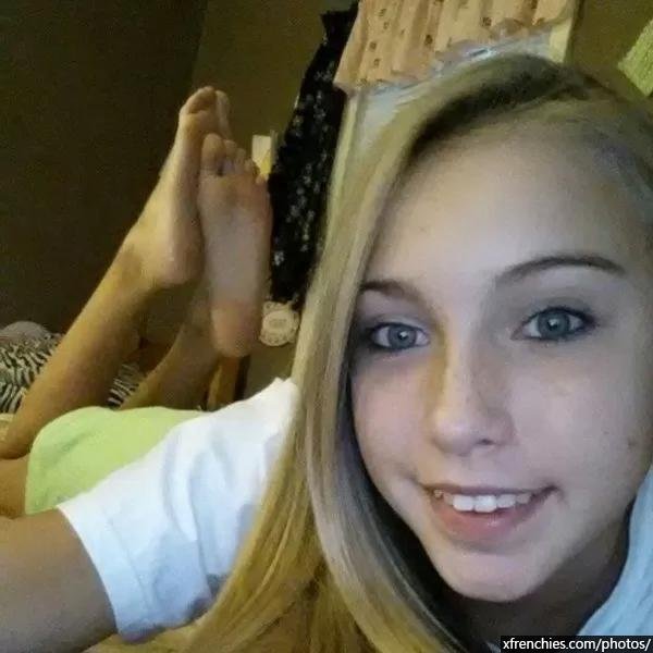 Compil fétichiste des pieds, photos de pieds amateur part 2 n°47