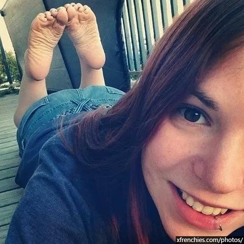 Compil fétichiste des pieds, photos de pieds amateur part 2 n°49
