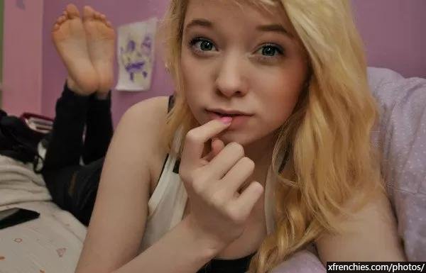 Compil fétichiste des pieds, photos de pieds amateur part 2 n°23