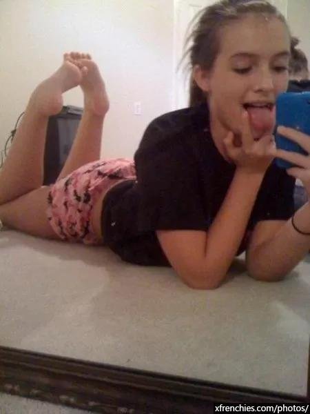 Compil fétichiste des pieds, photos de pieds amateur part 2 n°26