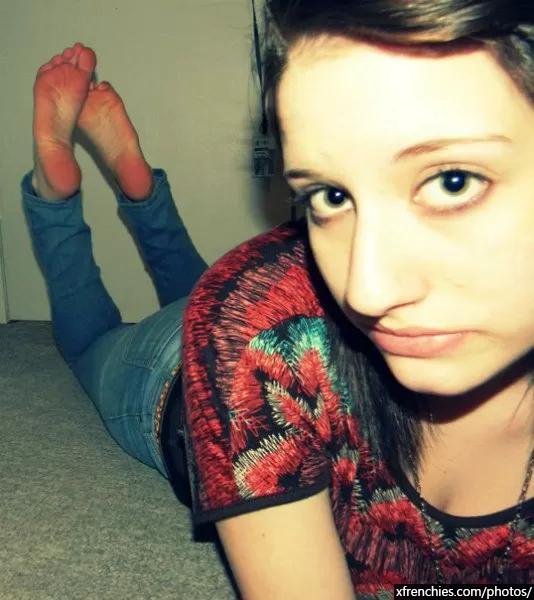 Compil fétichiste des pieds, photos de pieds amateur part 2 n°29