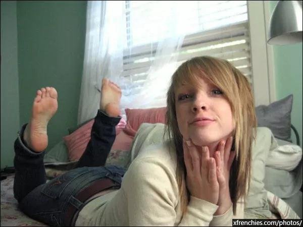 Compil fétichiste des pieds, photos de pieds amateur part 2 n°34