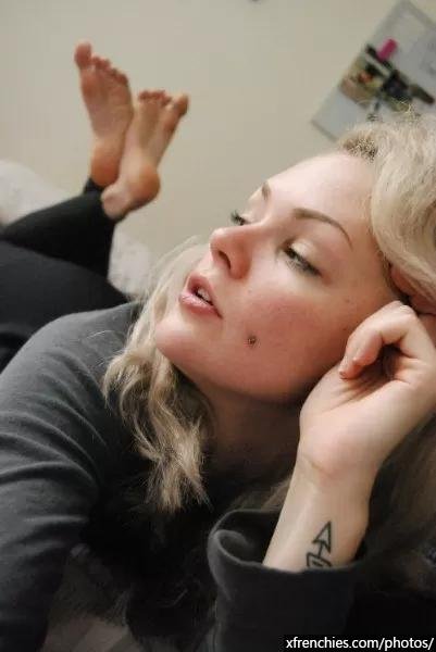Compil fétichiste des pieds, photos de pieds amateur part 2 n°43