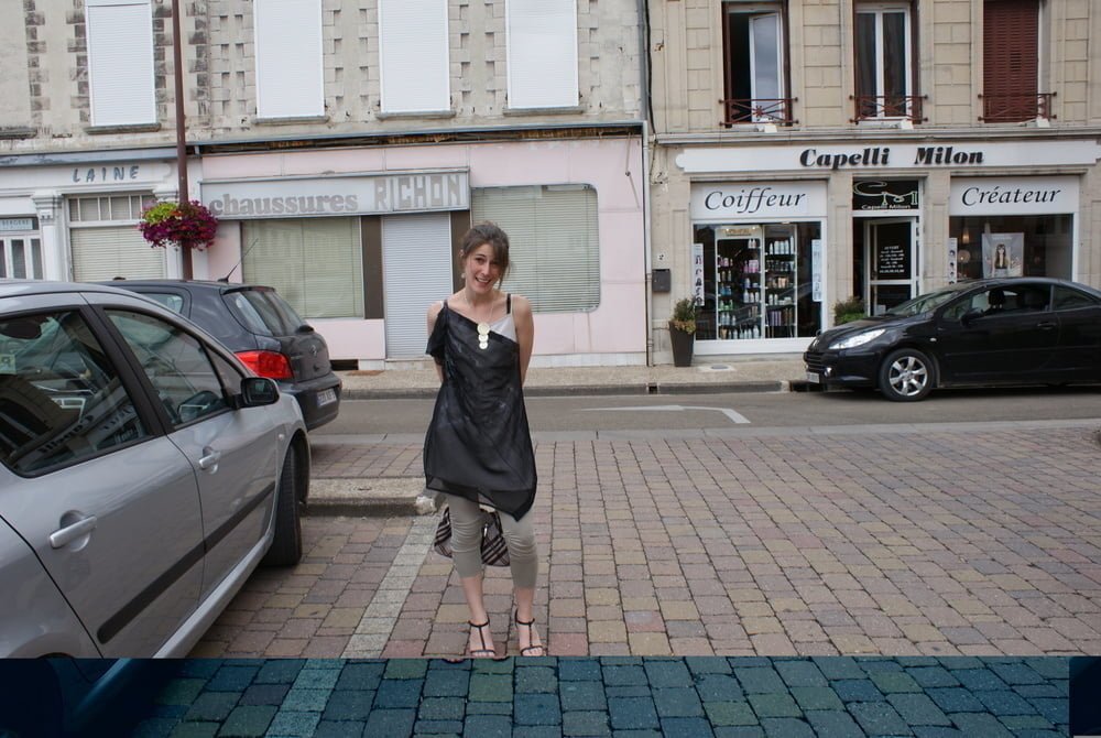 Brune à lunettes avec un corps sexy n°36