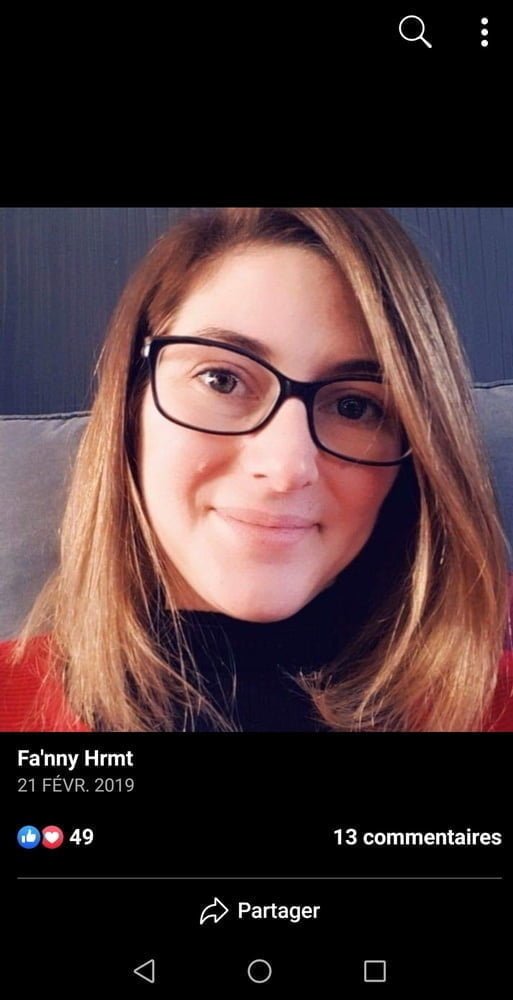 Brune à lunettes avec un corps sexy n°12
