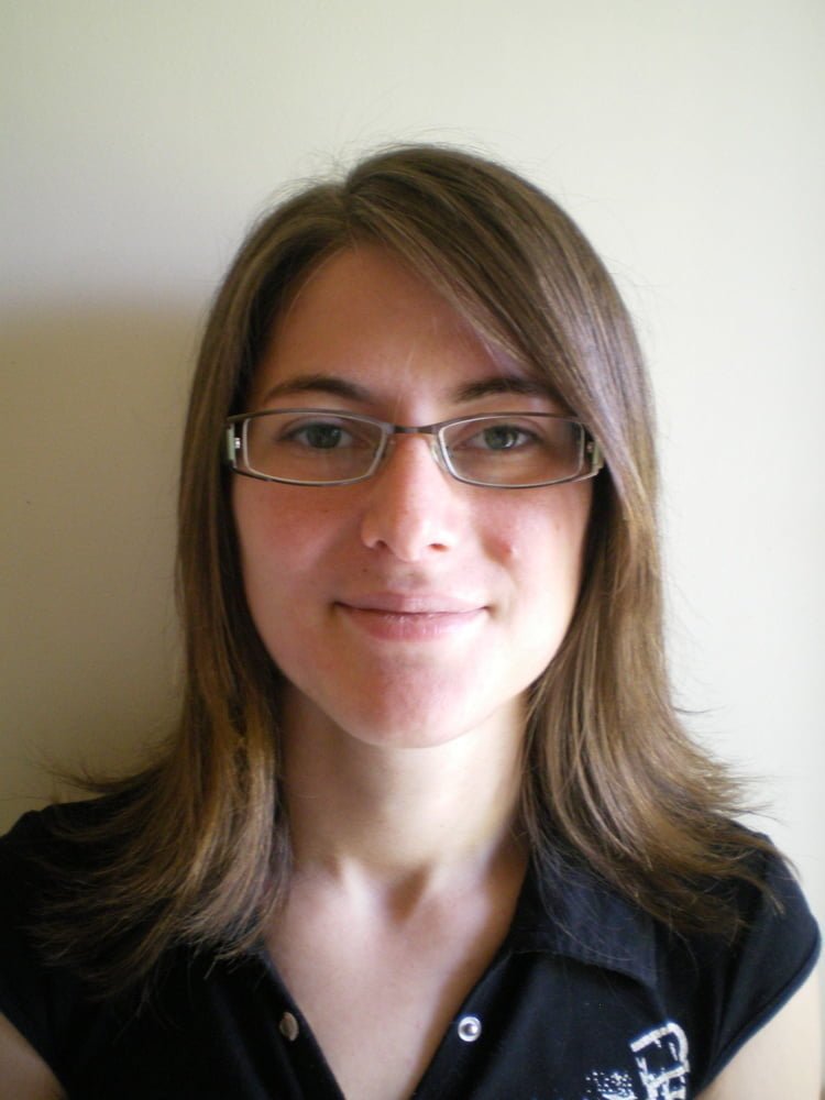 Brune à lunettes avec un corps sexy n°24