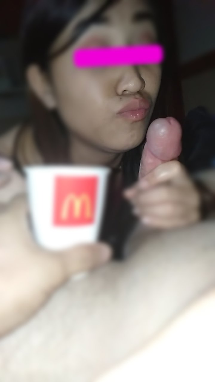 Young Asian Amateur Brunette Sucking Cock With McDonalds Cup n°2
