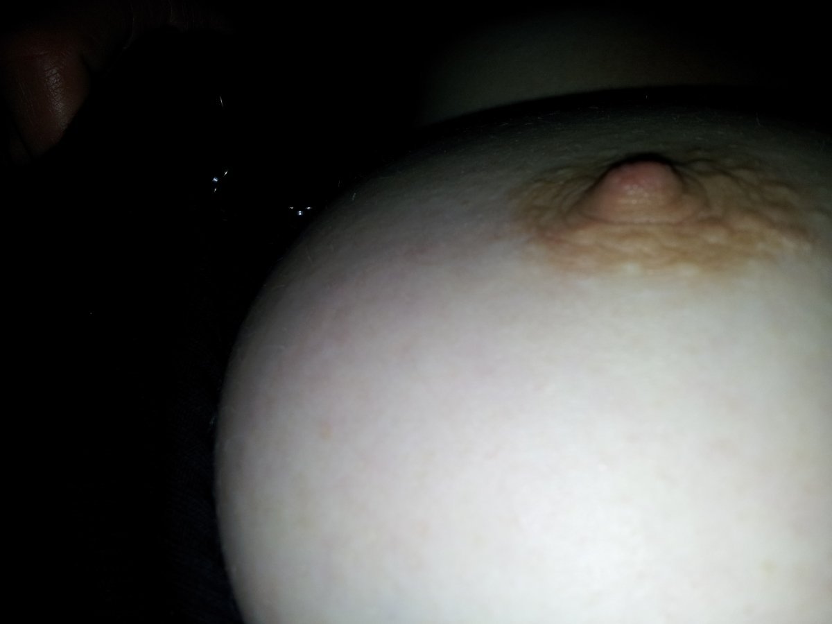 Seins de ma copine, haut relevé un soir d’été n°13